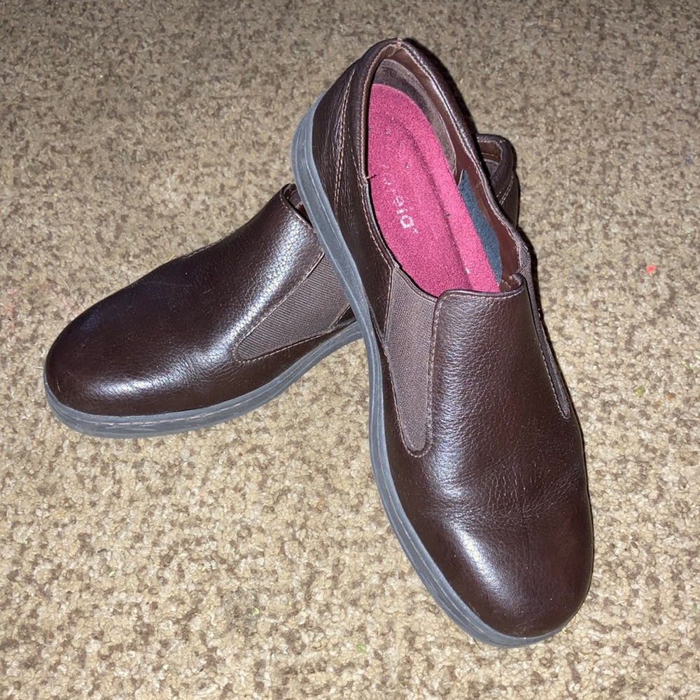 Azaleia womens leather brown loafers size 10